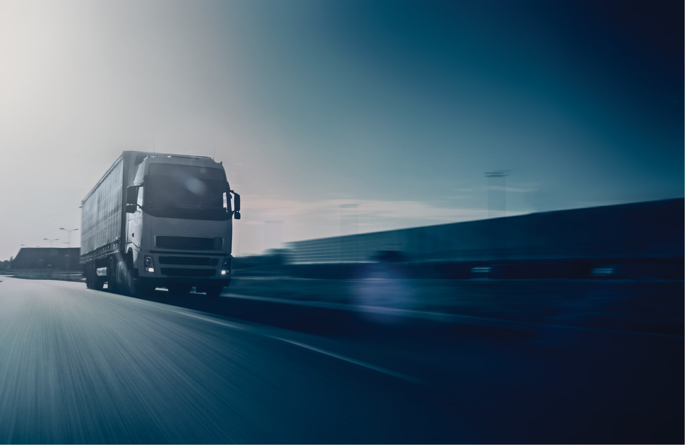 Imagem de caminhão em estrada